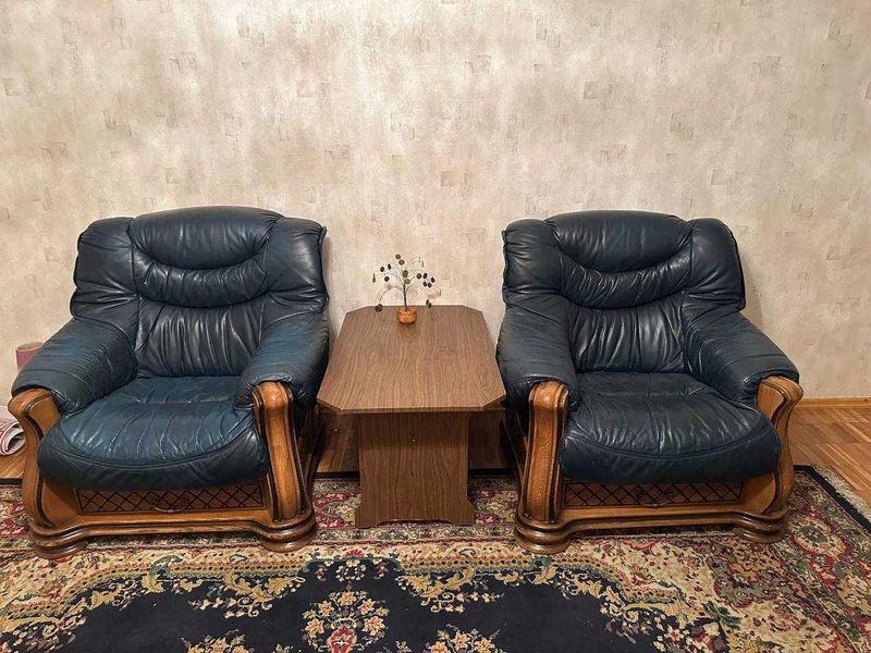 Кресла из качественной кожи в отличном состоянии Кресла из качественной кожи в отличном состоянии