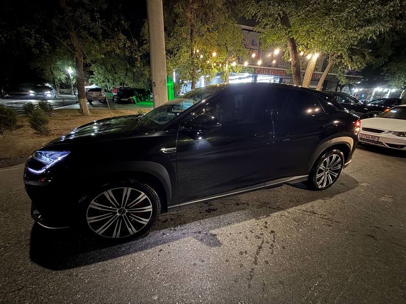 автомобиль BYD Sealion 7 full позиция полный привод 2 матора,идеал