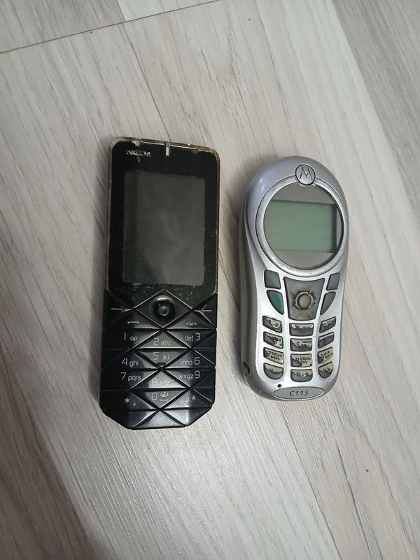 Nokia 7500 , matarolla C115 Nokia 7500 , matarolla C115