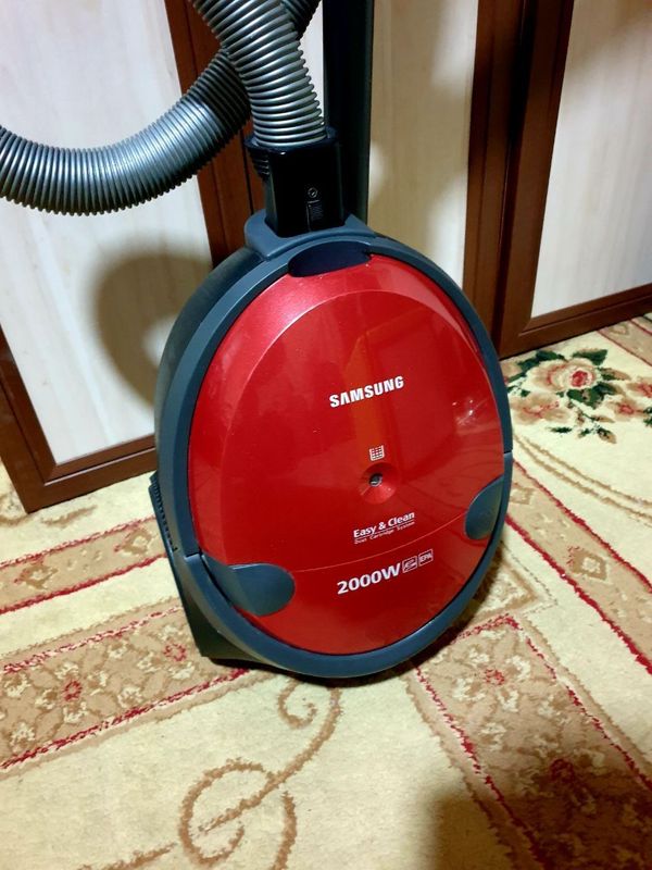 Пылесос Samsung 2000w. Пылесос Samsung 2000w.