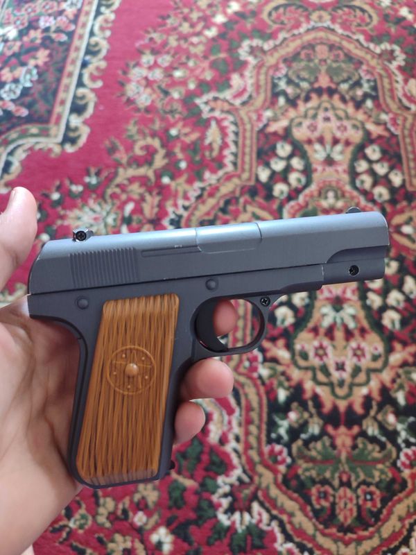 K-22 temir pistolet kottalar oyinchogi K-22 temir pistolet kottalar oyinchogi