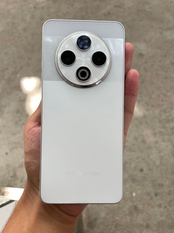 Tecno spark 30 8/128gb