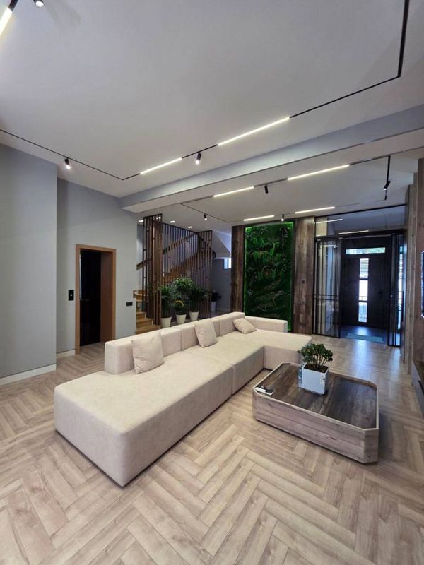 Центр луначарского 2 сотки три уровня 340м²