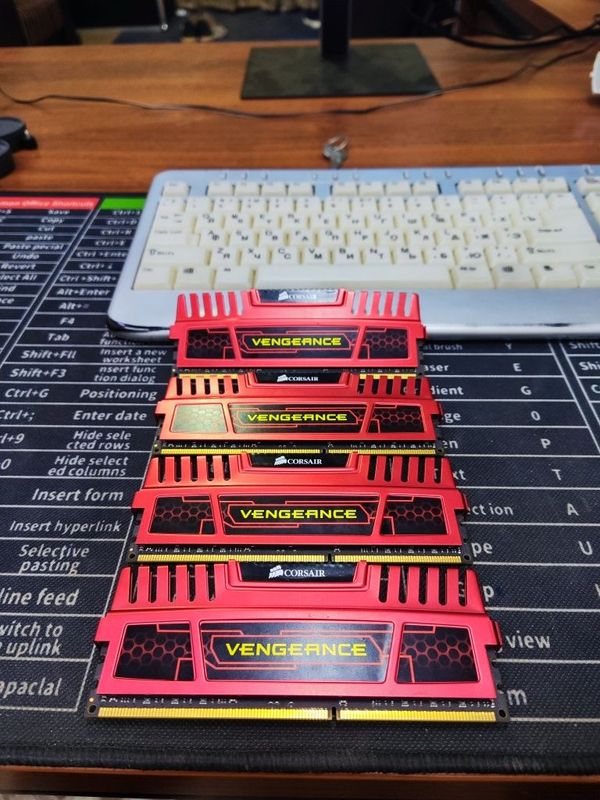 Operativka DDR3 Corsair Vengeance 32 gb Operativka DDR3 Corsair Vengeance 32 gb