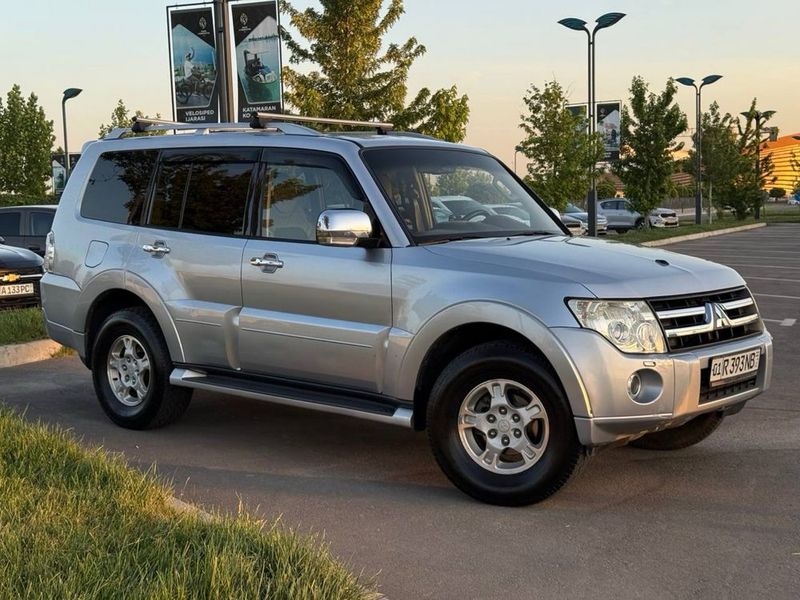 Продам Mitsubishi Pajero IV. Да, тот самый внедорожник. Продам Mitsubishi Pajero IV. Да, тот самый внедорожник.