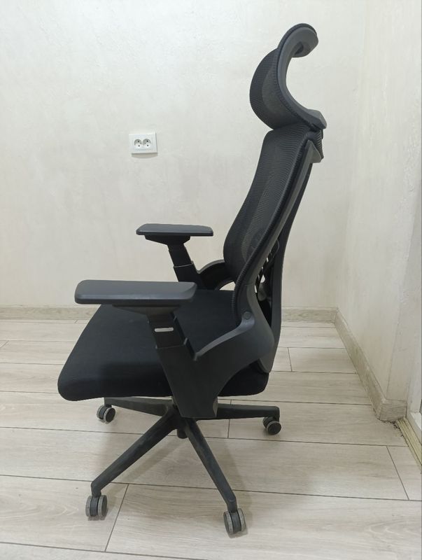 Kreslo,stol Xitoy 100 % hamma joyi ishlaydi, yangidek Kreslo,stol Xitoy 100 % hamma joyi ishlaydi, yangidek