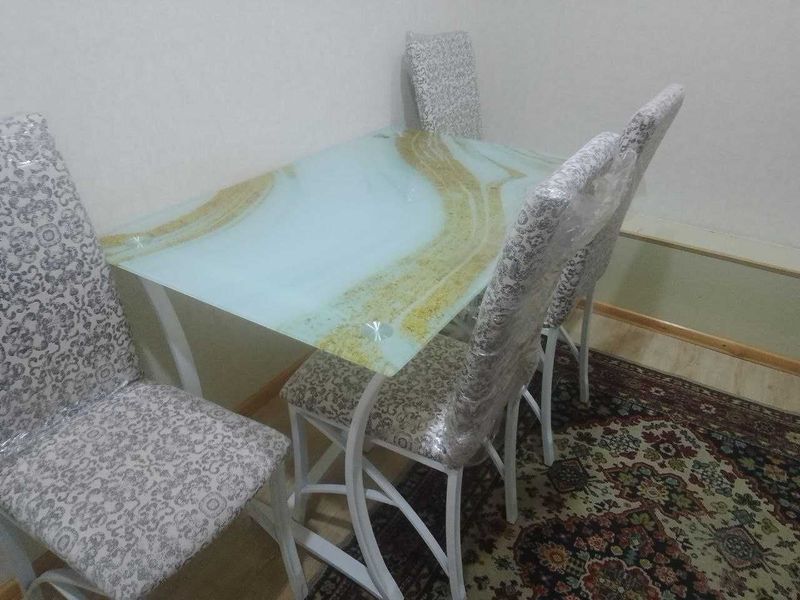 Продается комплект кухонный стол со стульями новый Продается комплект кухонный стол со стульями новый