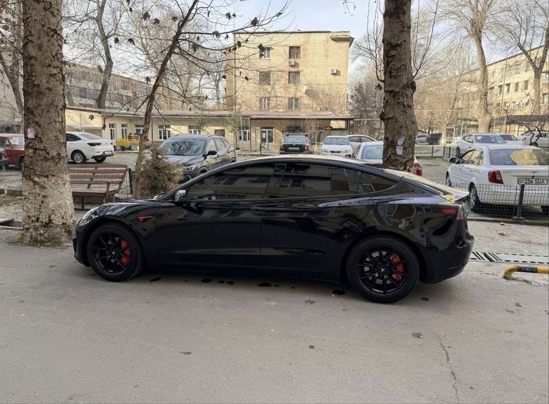 Tesla Model 3 Dual motor USA 2021, Oq salon, Raketa, 100 gacha 4 sek Tesla Model 3 Dual motor USA 2021, Oq salon, Raketa, 100 gacha 4 sek