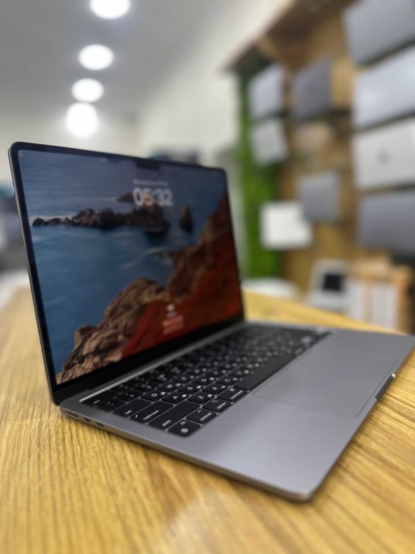 MacBook Air M2 sotiladi MacBook Air M2 sotiladi