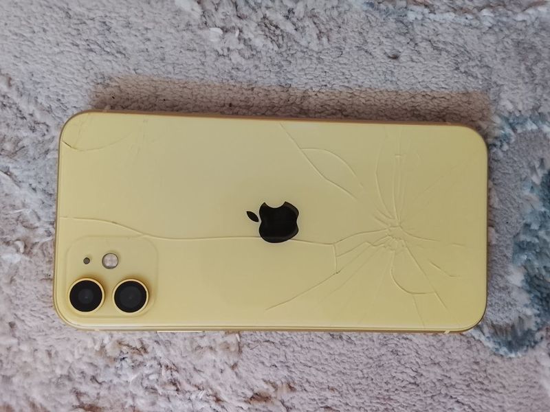 Iphone 11 sotiladi narxi 200$
