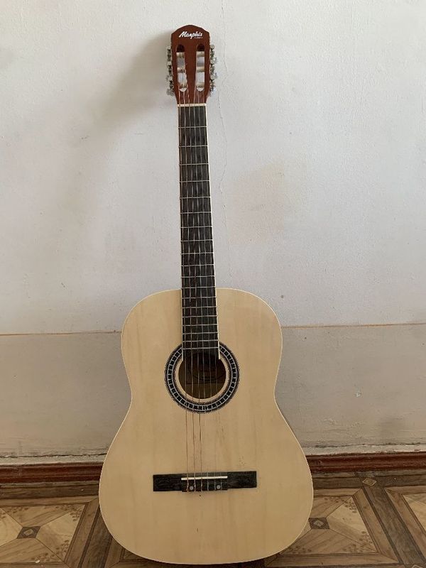 Classic gitara sotiladi