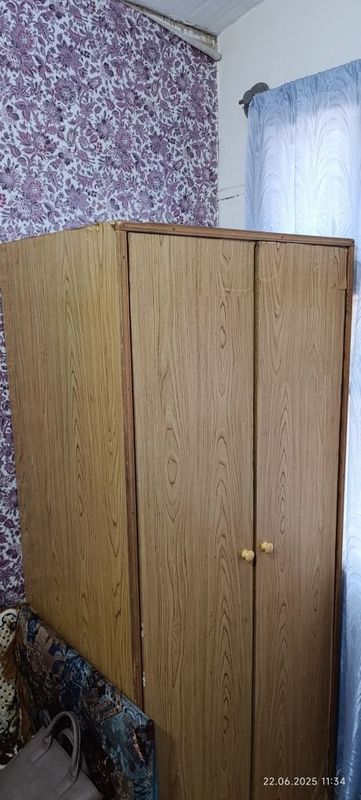 Продам шкаф состояние среднее Продам шкаф состояние среднее