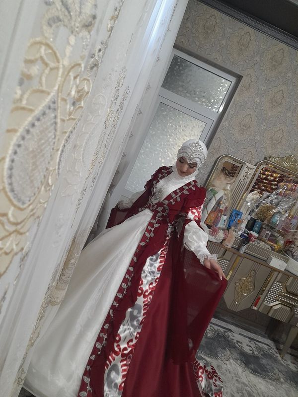 2 marta kiyilgan ,orqasi shlefli salomi bn birga 2 marta kiyilgan ,orqasi shlefli salomi bn birga