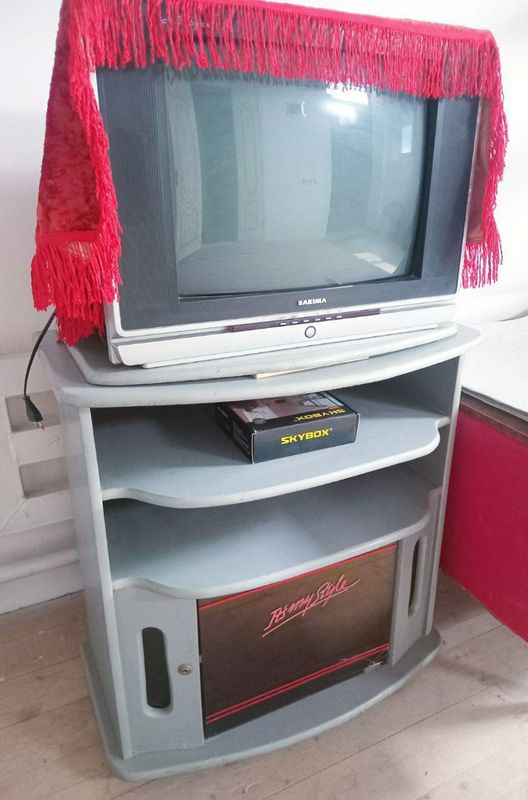 Televizor sotiladi + tuner Televizor sotiladi + tuner