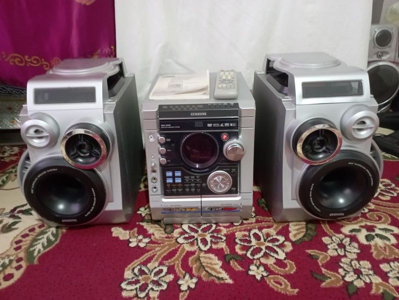 Muzikalni sentir Samsung 3800 w sotiladi Muzikalni sentir Samsung 3800 w sotiladi