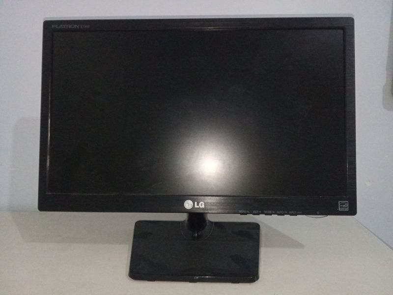 LG FLATRON 19lik monitor sotiladi