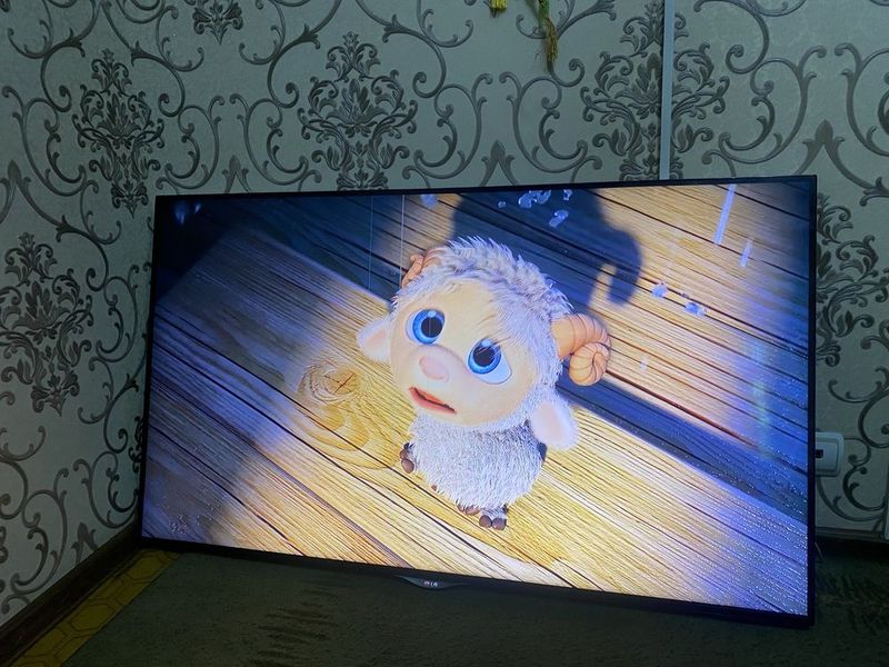 Телевизор LG 55 Smart (3та полоса бор экранда) Телевизор LG 55 Smart (3та полоса бор экранда)