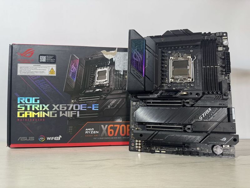 Asus ROG Strix X670E-E Gaming Wifi Asus ROG Strix X670E-E Gaming Wifi