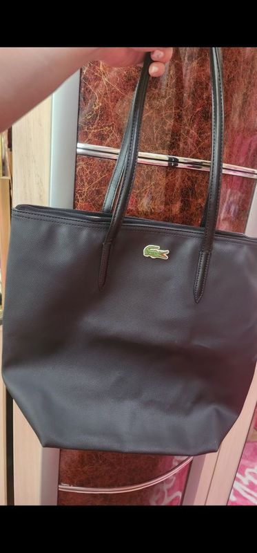 Сумка Lacoste оригинал состояние отличное Сумка Lacoste оригинал состояние отличное