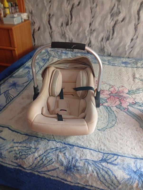 Продаётся детское кресло для мошыны в хорошем состоя Ния новое Продаётся детское кресло для мошыны в хорошем состоя Ния новое