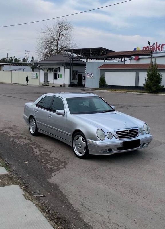 Mercedes - Benz W210