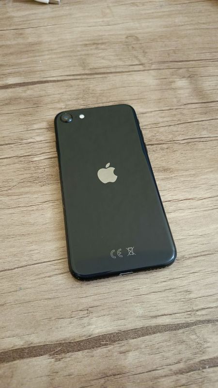 iPhone SE 2020 . iPhone SE 2020 .