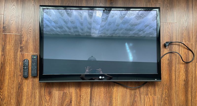 Телевизор LG, 60 x 90 см Телевизор LG, 60 x 90 см