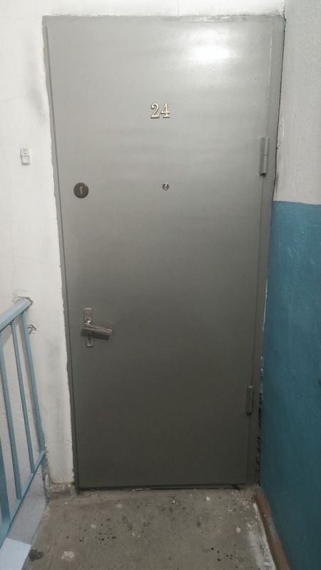 Продам железную дверь