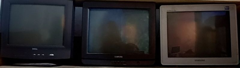 Eski monitorlar sotiladi