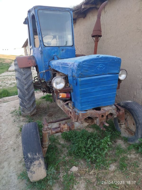 Traktor t28 1984 Traktor t28 1984