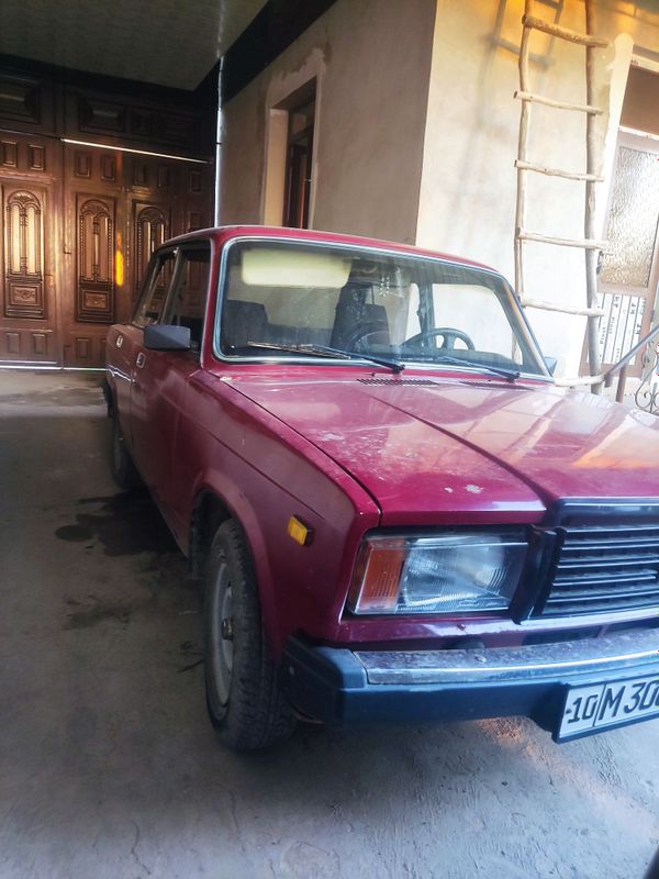 Lada 2107 yahshi sastayanada turibdi suyagi butun mator hadavoy yahshi