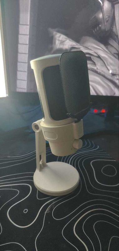 Белый микрофон RGB Белый микрофон RGB