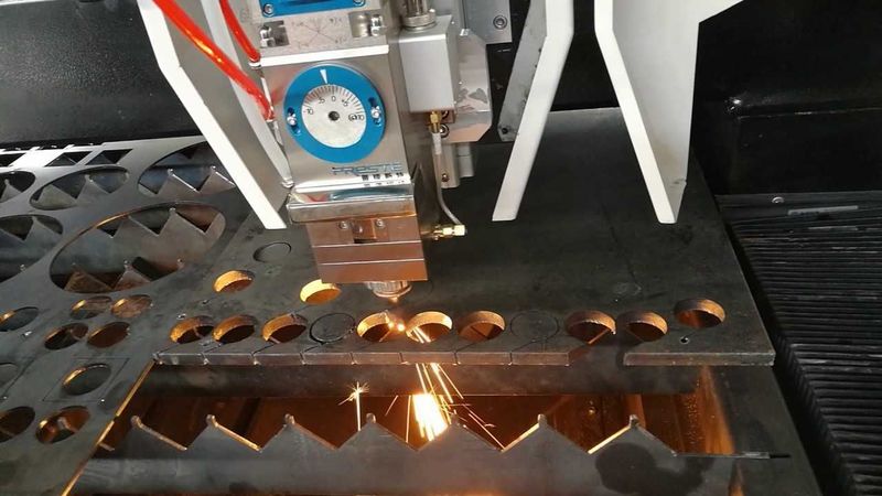 Lazerda Metal kesish va bukish (ЛИСТОГИБ) Argon xizmati.