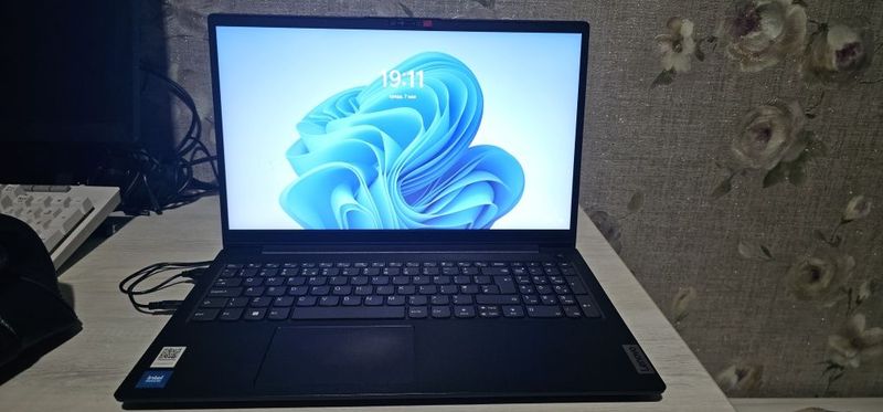 Наутбук Lenovo V15 G2 IJL Laptop - Type 82QY Наутбук Lenovo V15 G2 IJL Laptop - Type 82QY