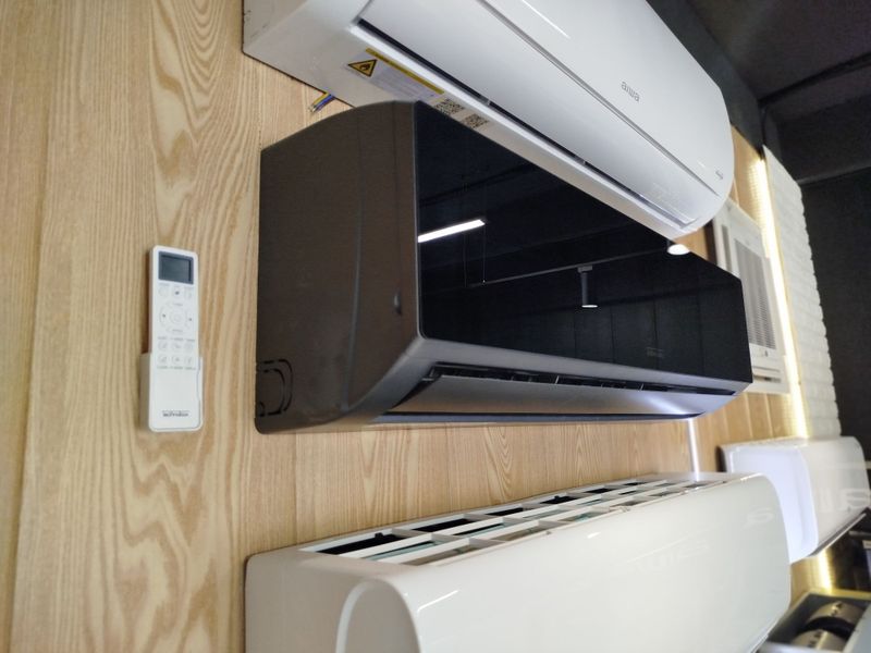 Кондиционер Technobox Darkmoon 12BTU Кондиционер Technobox Darkmoon 12BTU