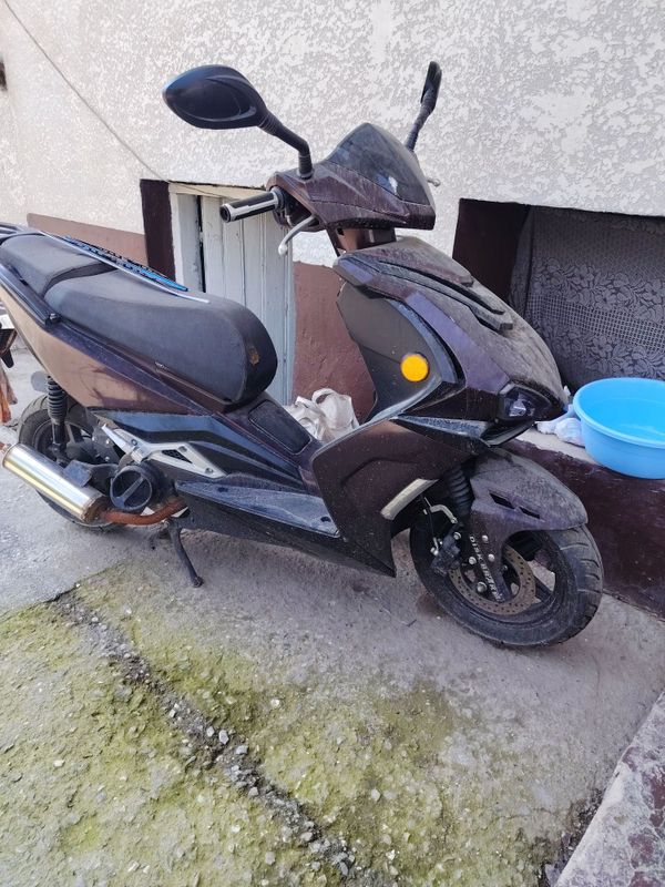 skuter 150 kub sotiladi srochni skuter 150 kub sotiladi srochni