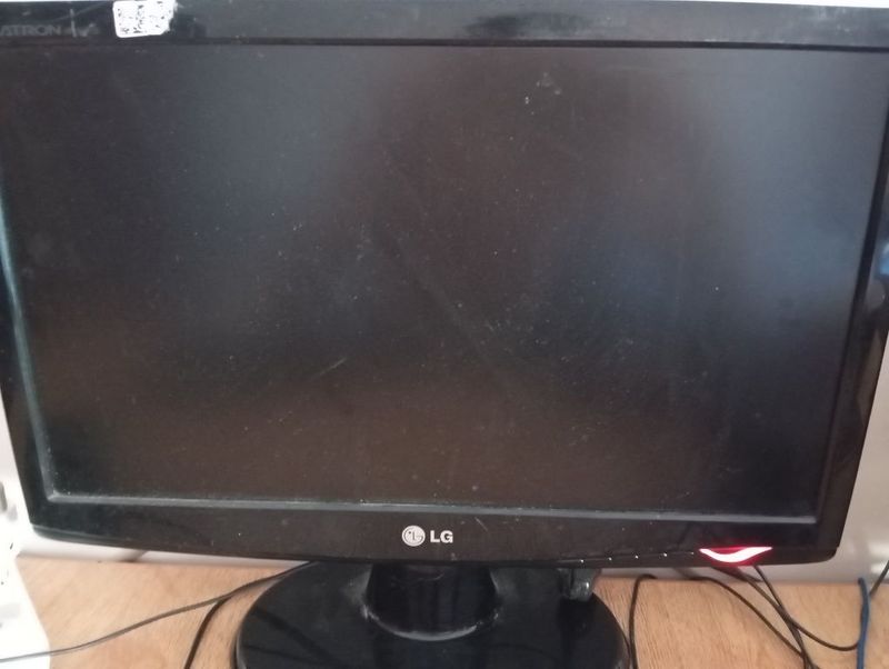 Монитор 19д LG ишлаши зор келишамиз обмен бор Монитор 19д LG ишлаши зор келишамиз обмен бор