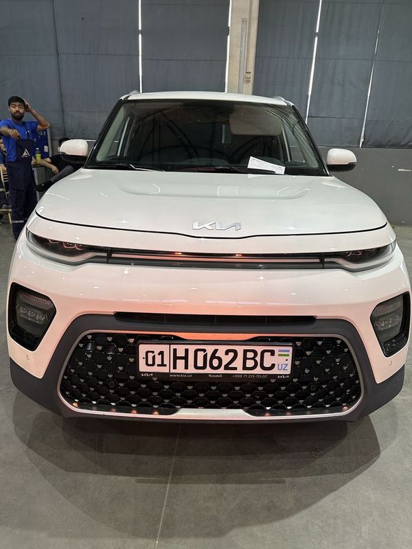 Kia soul год 2022 цвет белый жемчуг Kia soul год 2022 цвет белый жемчуг