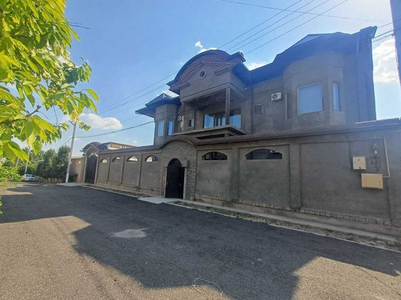 Продаётся просторный дом на участке 10 соток! Продаётся просторный дом на участке 10 соток!
