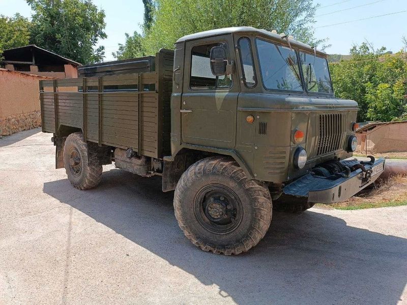 Gaz 66 sotiladi. Narxi 7 500$ kelshadigan joyi bor. Gaz 66 sotiladi. Narxi 7 500$ kelshadigan joyi bor.
