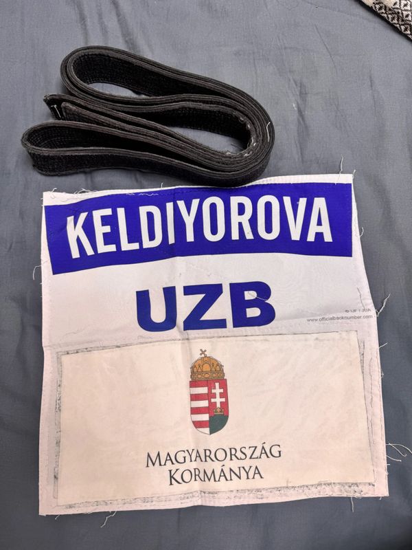 Именная нашивка на кимоно и черный пояс Именная нашивка на кимоно и черный пояс