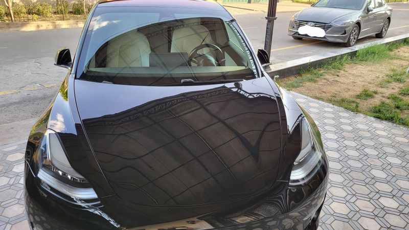 Tesla model. 3 Long range Tesla model. 3 Long range