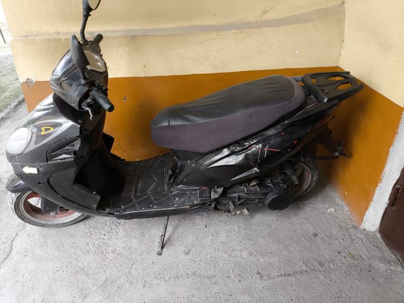 Skuter benzinli sotiladi Skuter benzinli sotiladi