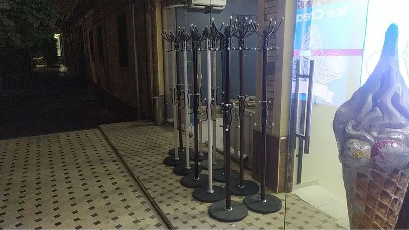 Стояший вешалка оптом качиства Стояший вешалка оптом качиства
