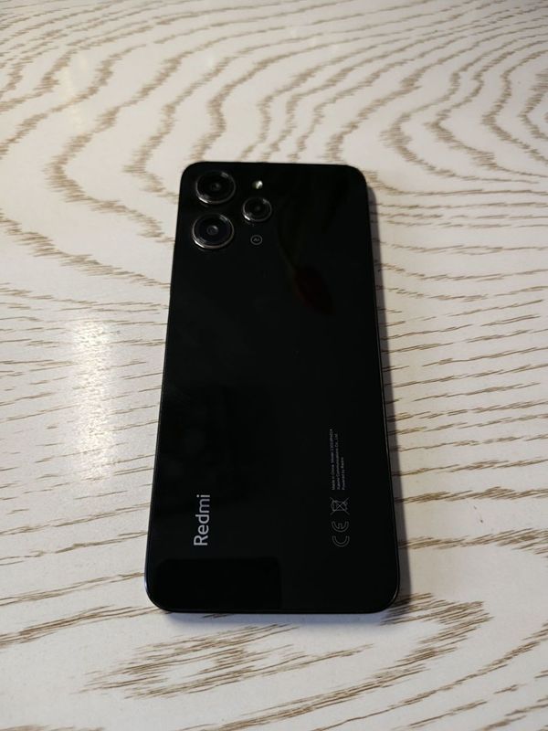 Redmi 12 yaxshi xolatda .