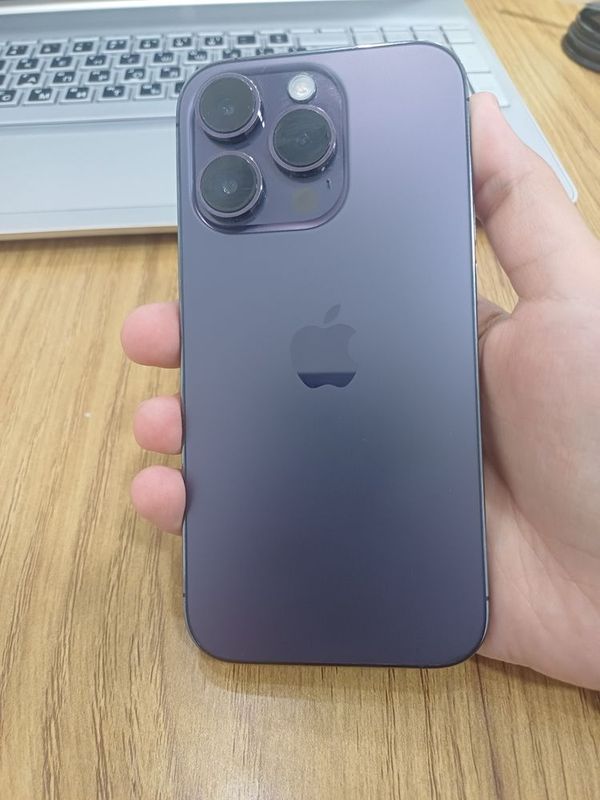 Iphone 14 pro…….. Iphone 14 pro……..