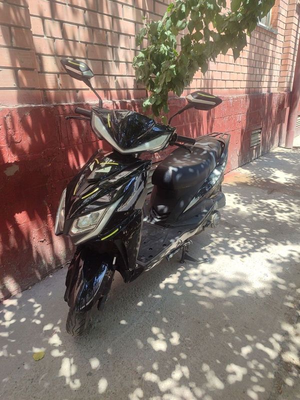 Skuter sotiladi 125cc Skuter sotiladi 125cc