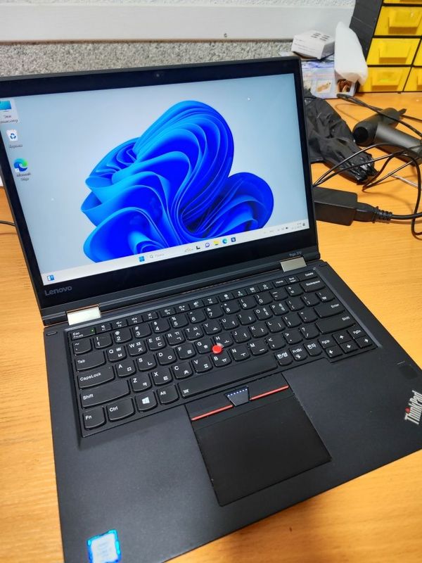 Ноутбук lenovo yoga 370 сотилади.