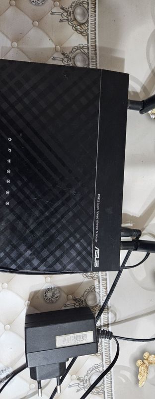 Продаю роутер Asus Продаю роутер Asus