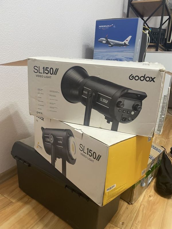 световые приборы Godox SL150II